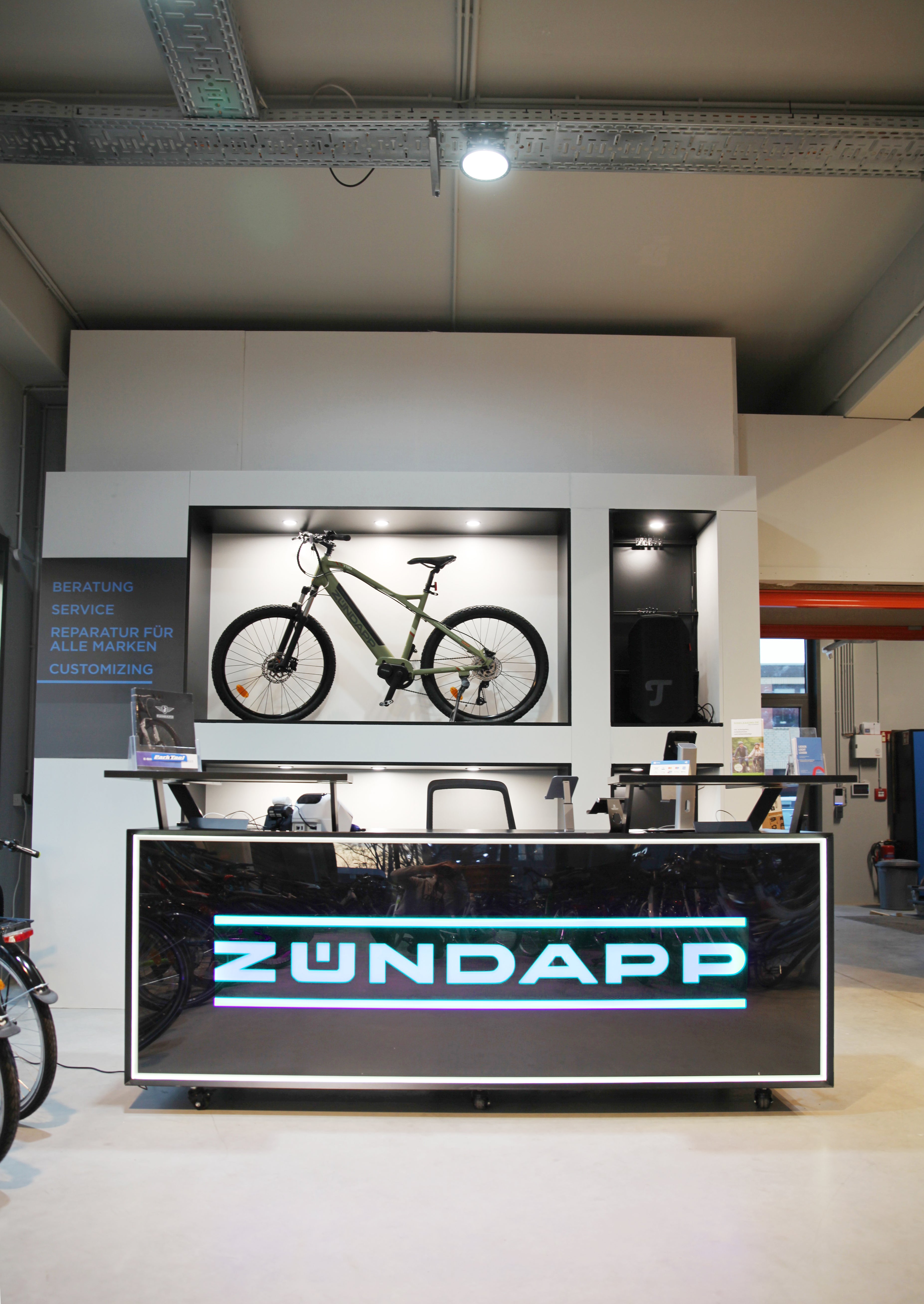 Zuendapp_Shop_HH_Theke_01.jpg